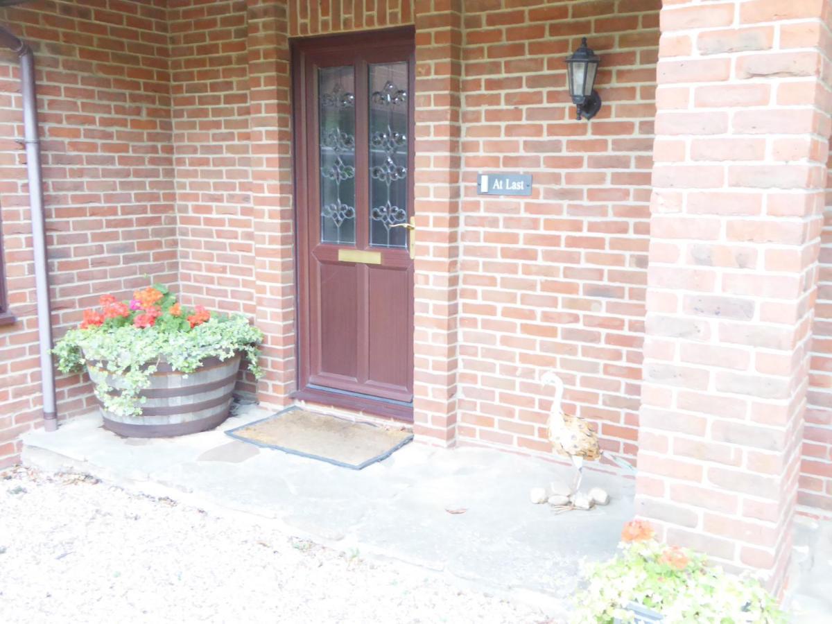 At Last Bed & Breakfast Edlington エクステリア 写真